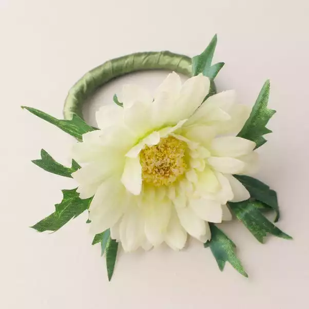 Dunelm Set Of 12 Gerbera Napkin Rings 7cm 4 Dunelm Set Of 12 Gerbera Napkin Rings 7cm - Image 2