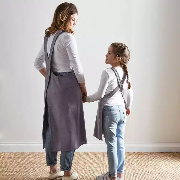 Dunelm Cotton Cross Over Apron 4 Dunelm Cotton Cross Over Apron - Image 2