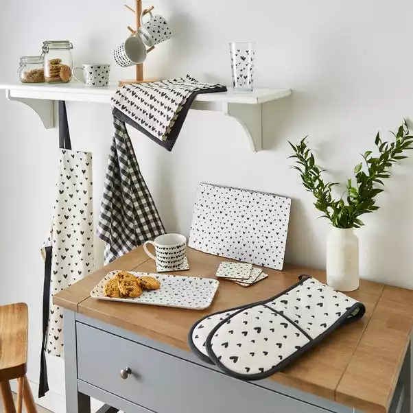 Dunelm Set Of 4 Black And White Heart Mugs 4 Dunelm Set Of 4 Black And White Heart Mugs - Image 2